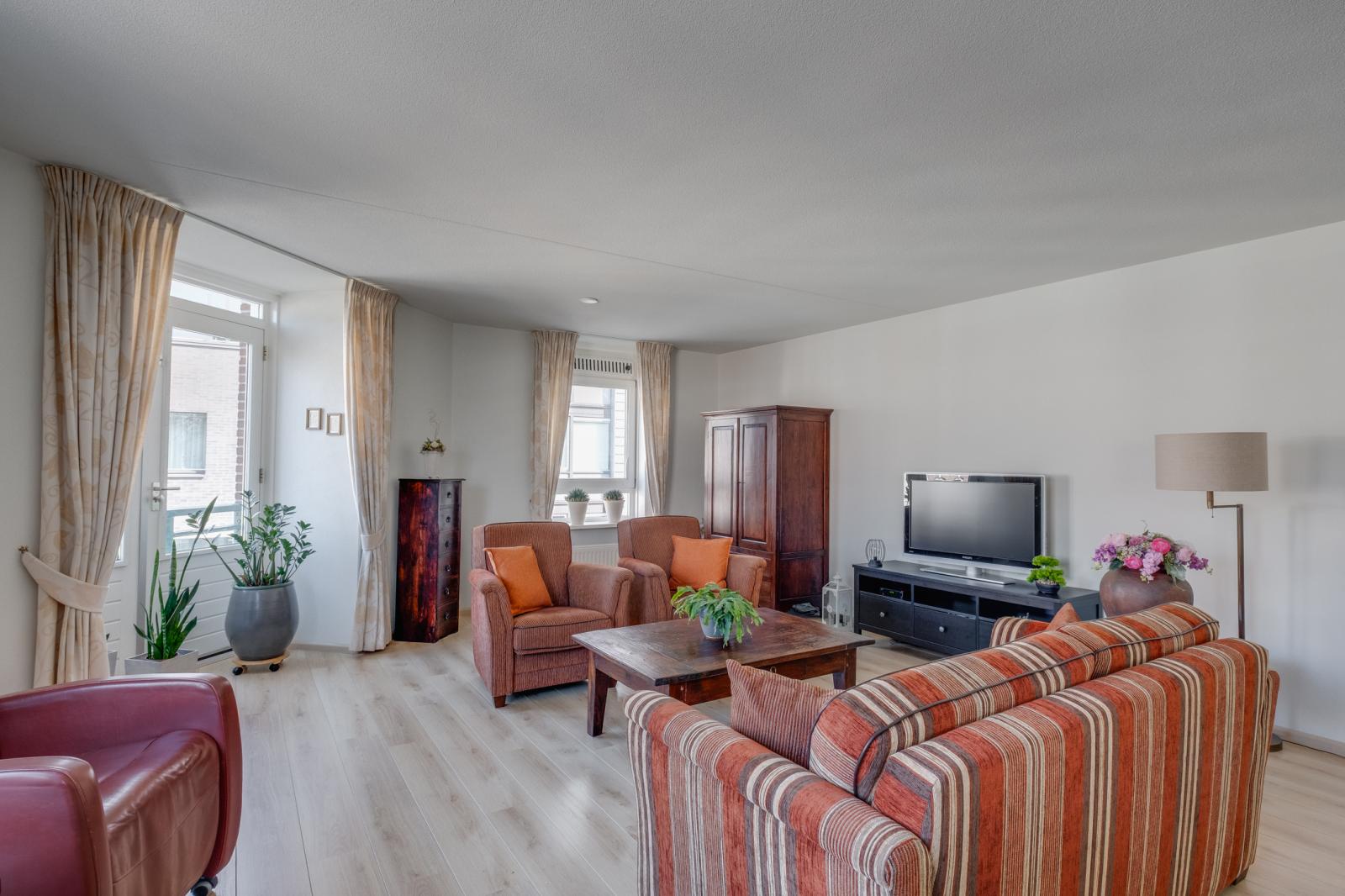 Graaf van Burenstraat 2F27