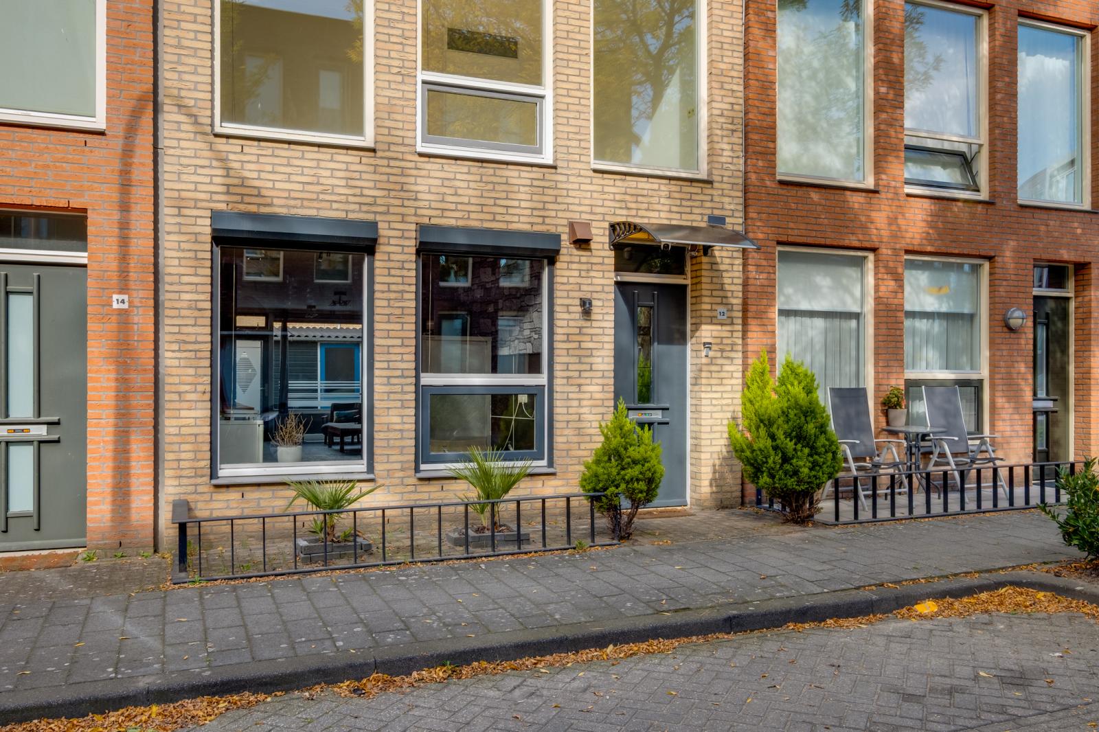 Middelweg 12